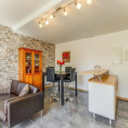 Holiday Home With Garden In Brainville Экстерьер фото