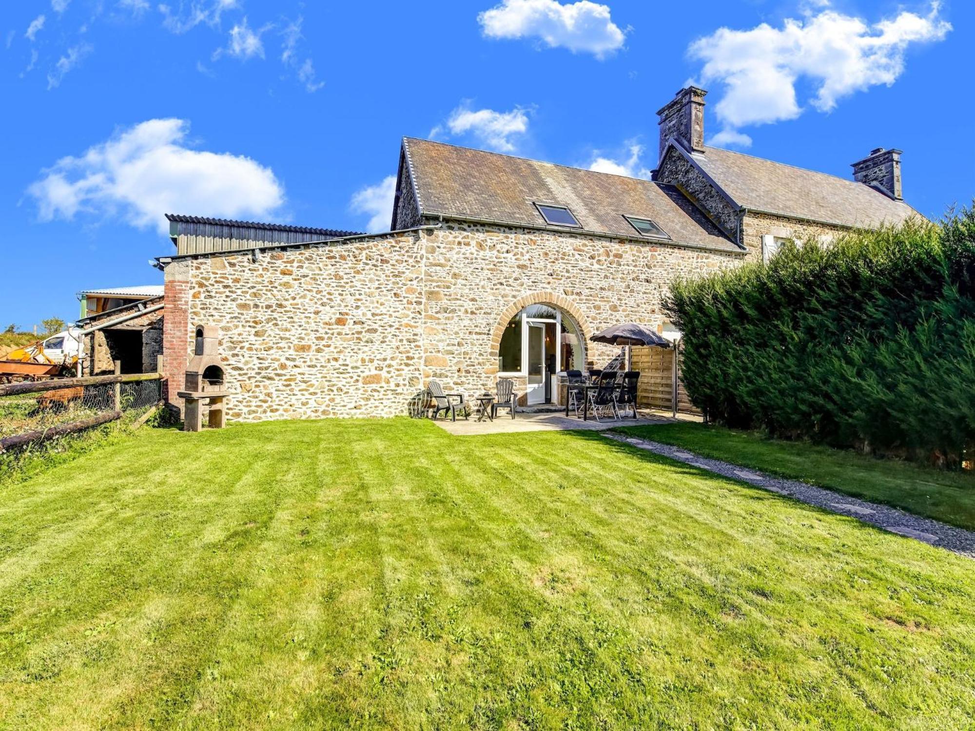 Holiday Home With Garden In Brainville Экстерьер фото