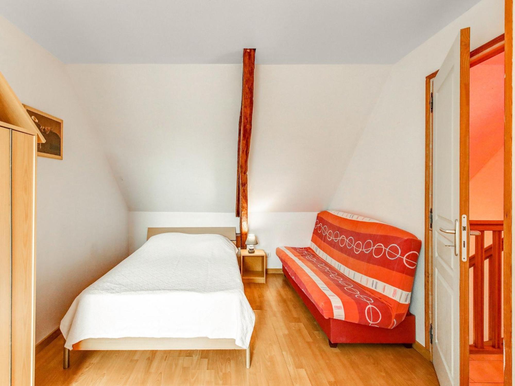 Holiday Home With Garden In Brainville Экстерьер фото