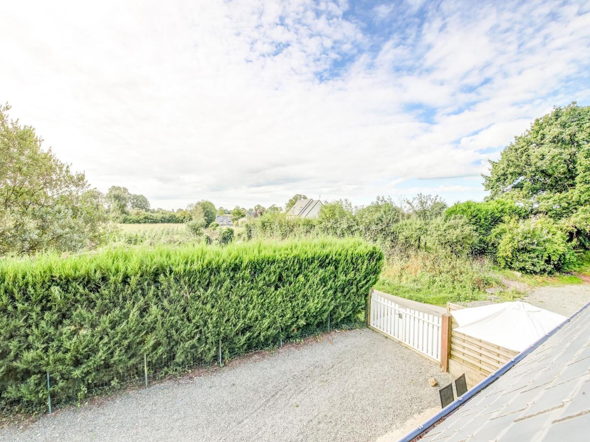 Holiday Home With Garden In Brainville Экстерьер фото
