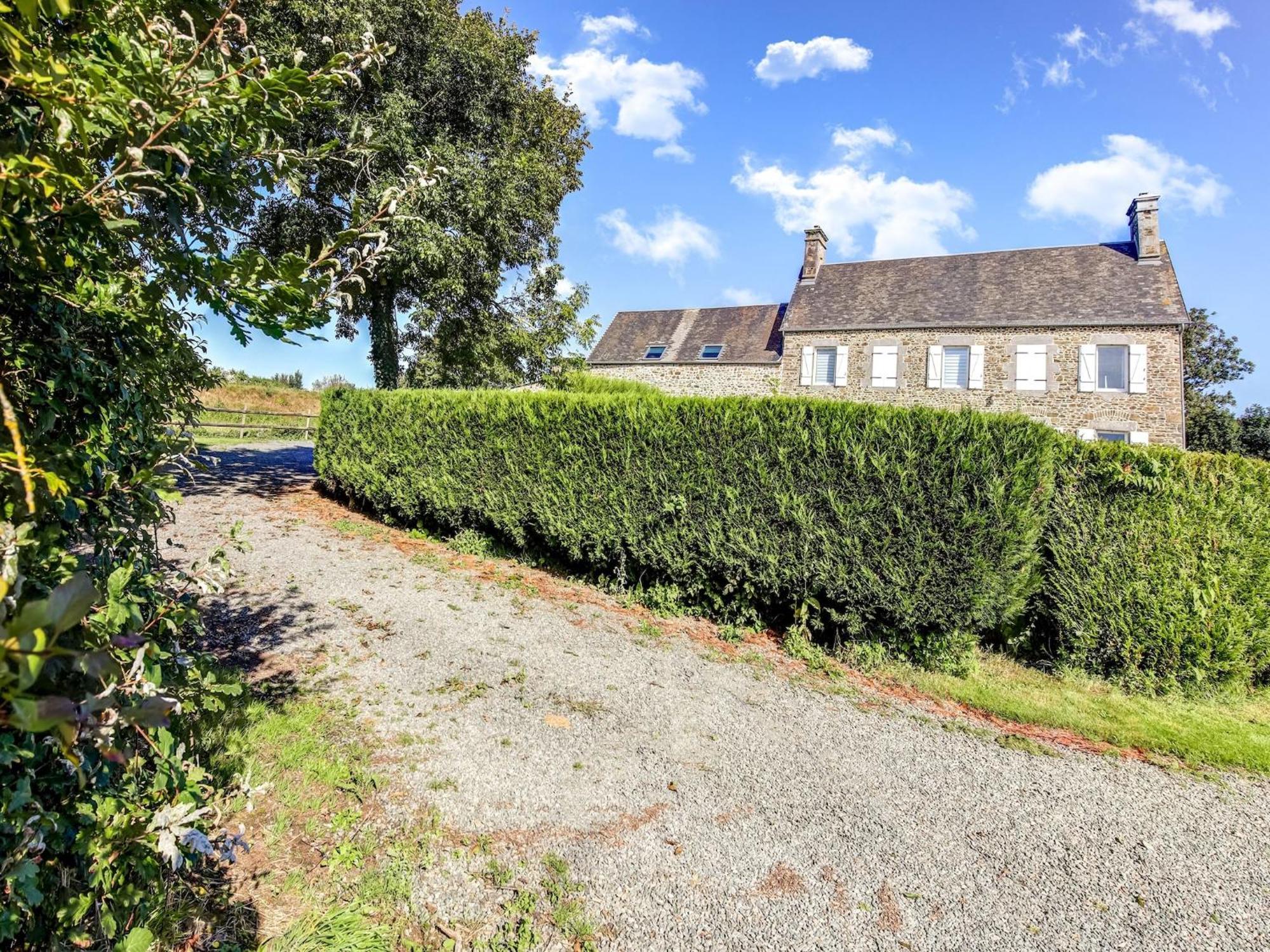 Holiday Home With Garden In Brainville Экстерьер фото