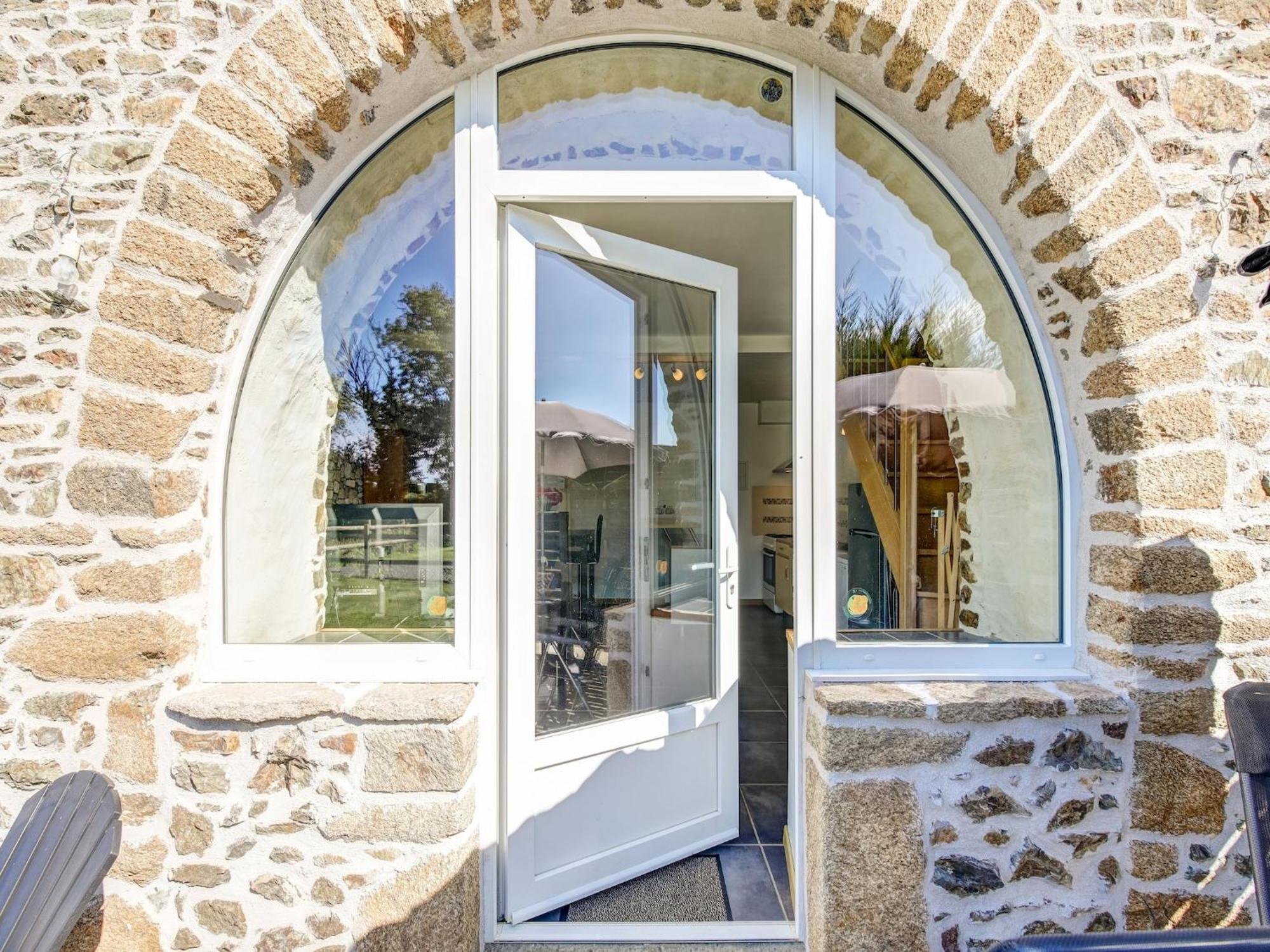 Holiday Home With Garden In Brainville Экстерьер фото