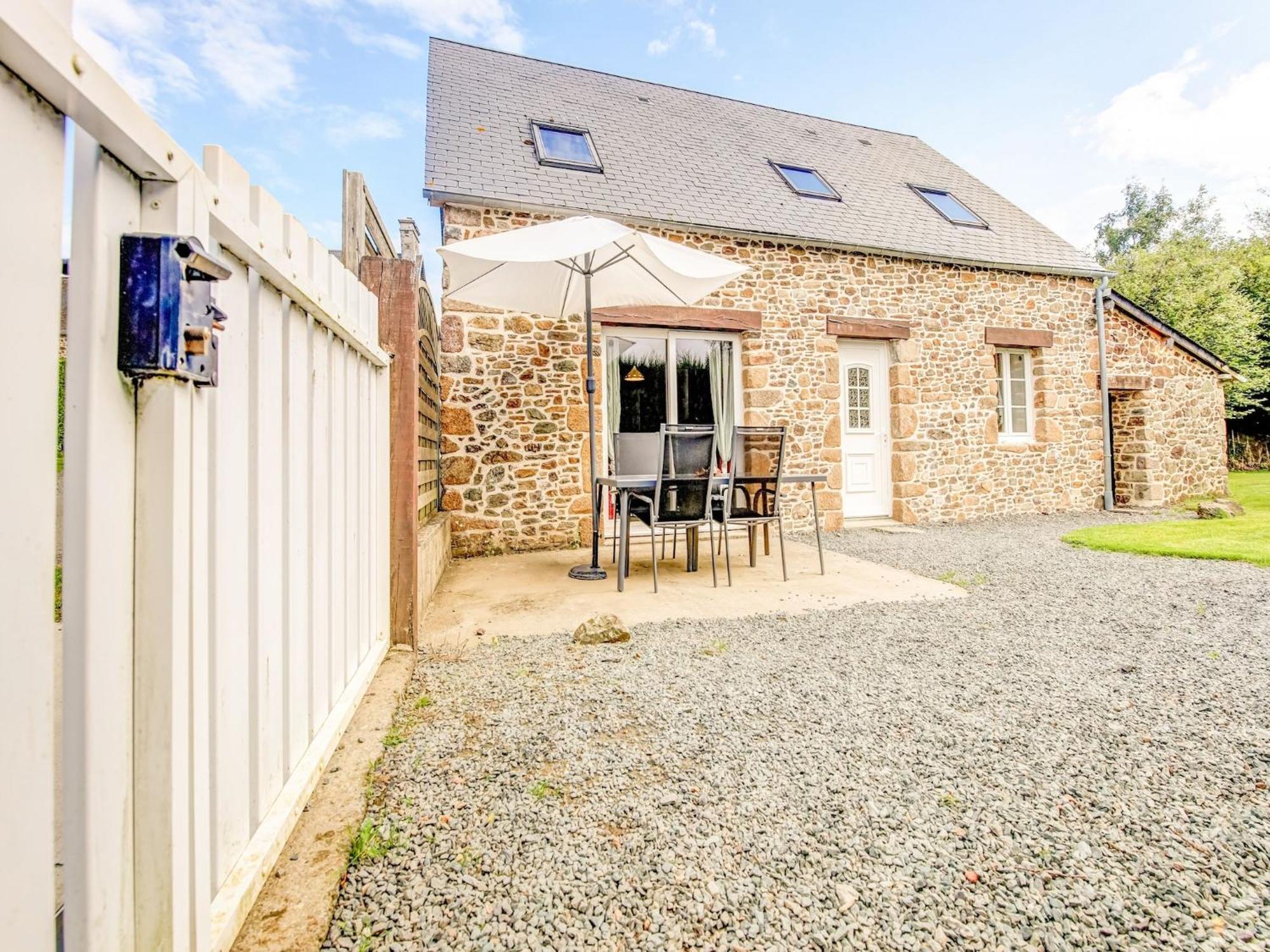 Holiday Home With Garden In Brainville Экстерьер фото